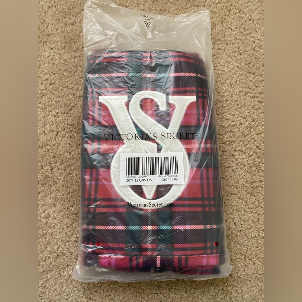 NWT Victoria’s Secret tote bag
